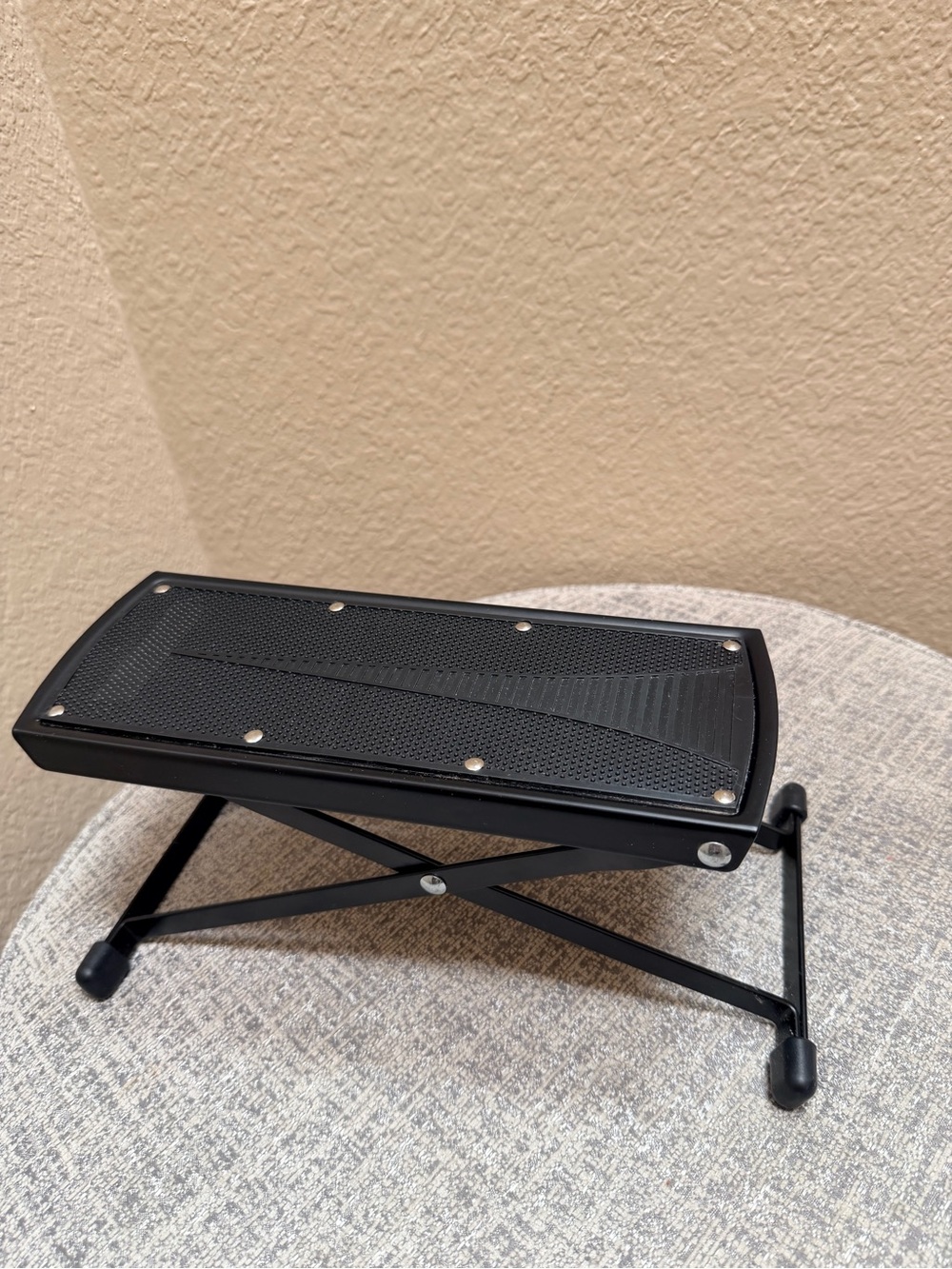 DUMEALAGR Guitar Foot Rest Stool Height Adjustable w/ Rubber Tip Ends…